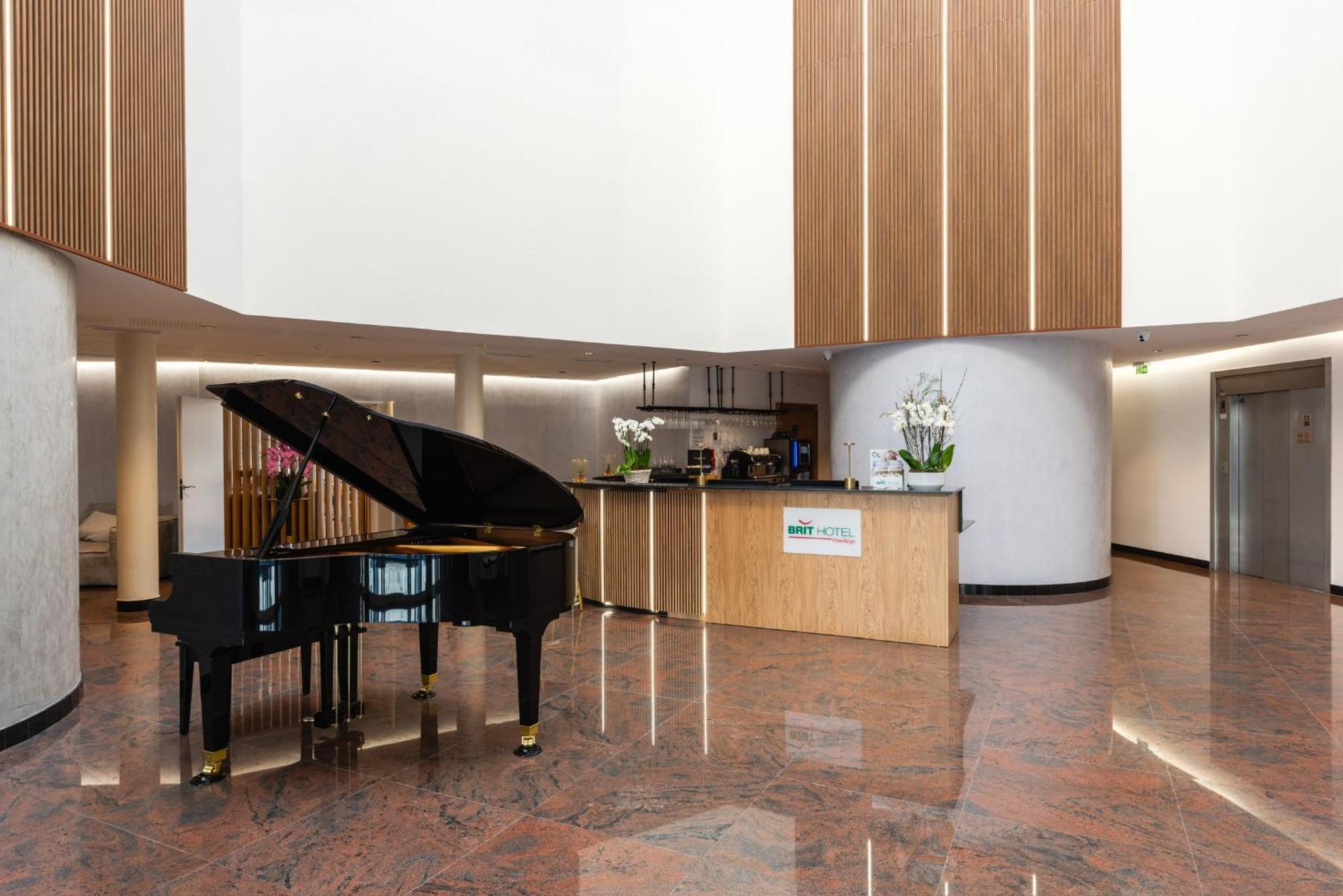 Brit Hotel Privilege Paris โคนี-ซู-บัว ภายนอก รูปภาพ