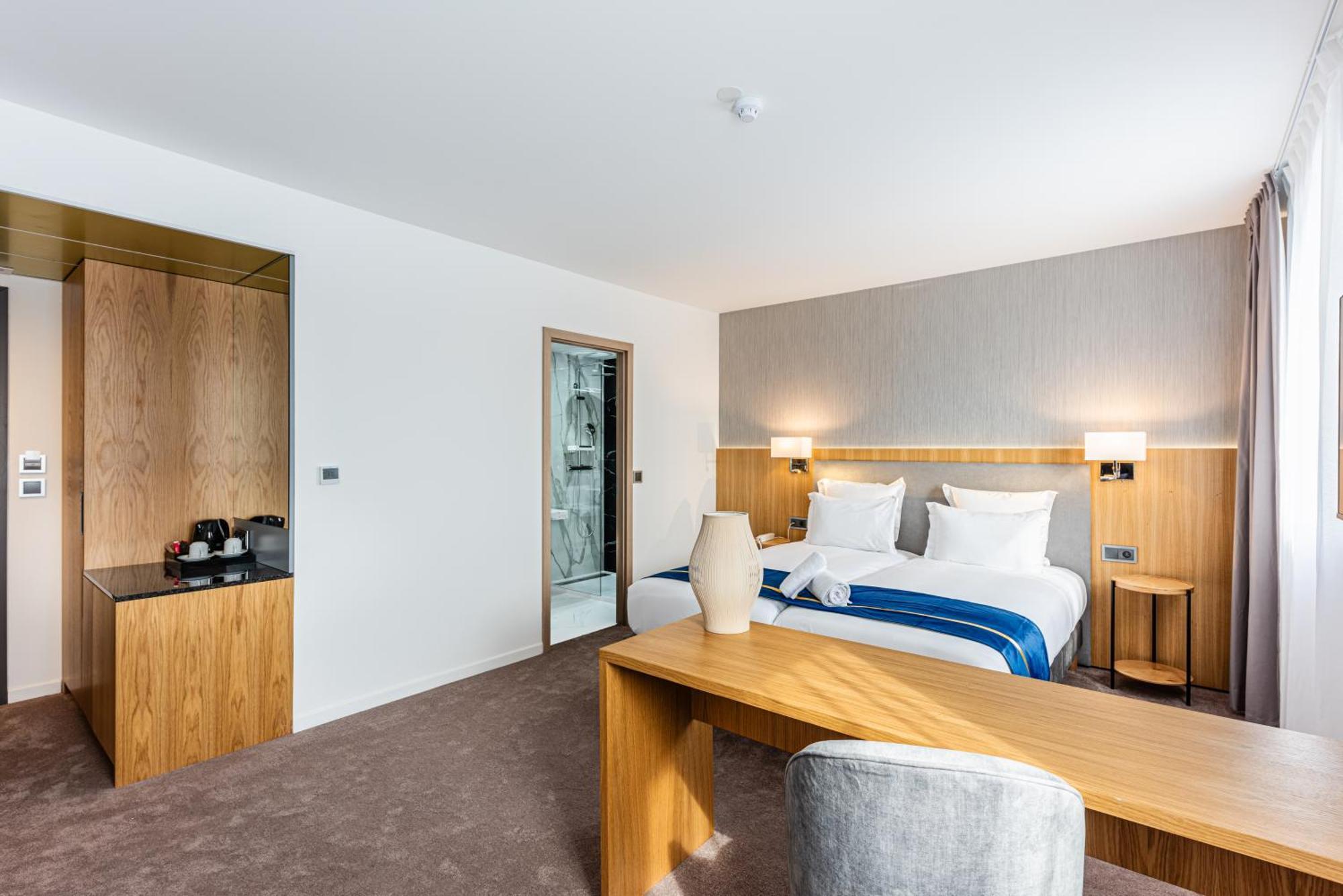 Brit Hotel Privilege Paris โคนี-ซู-บัว ภายนอก รูปภาพ