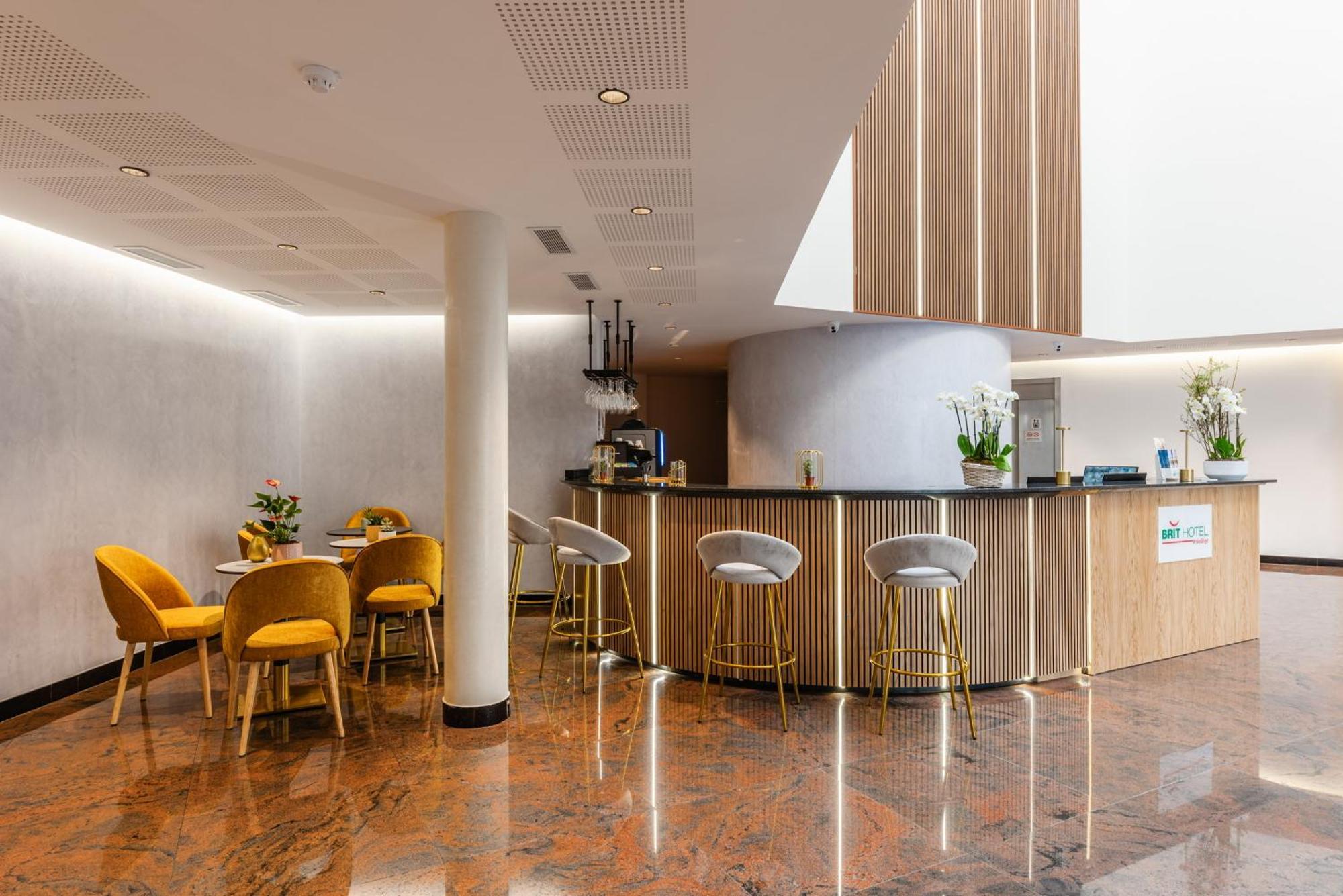 Brit Hotel Privilege Paris โคนี-ซู-บัว ภายนอก รูปภาพ
