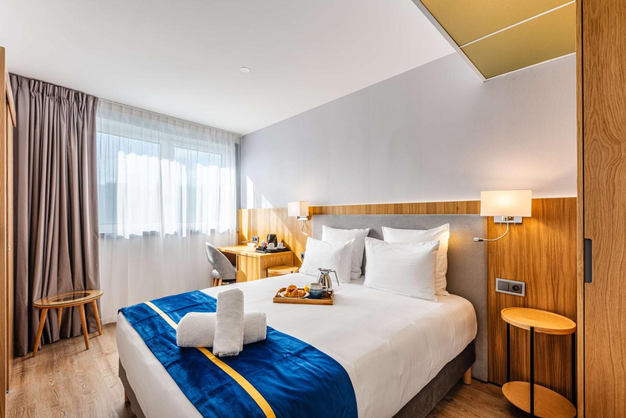 Brit Hotel Privilege Paris โคนี-ซู-บัว ภายนอก รูปภาพ