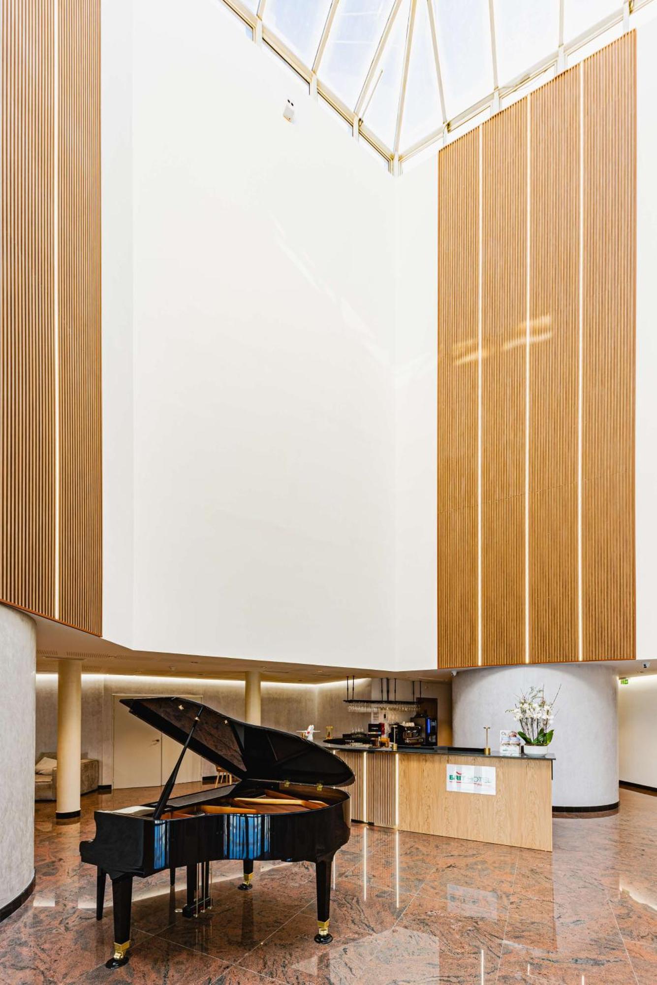 Brit Hotel Privilege Paris โคนี-ซู-บัว ภายนอก รูปภาพ