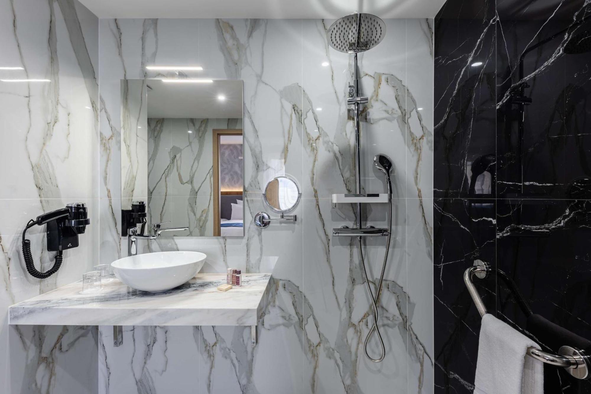 Brit Hotel Privilege Paris โคนี-ซู-บัว ภายนอก รูปภาพ