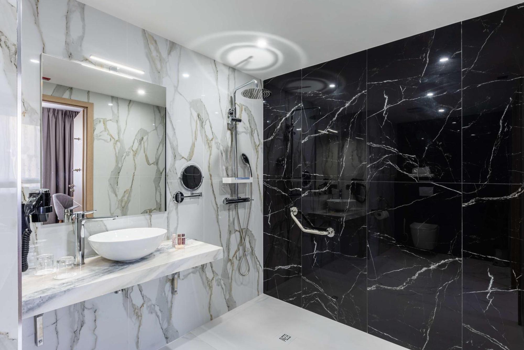 Brit Hotel Privilege Paris โคนี-ซู-บัว ภายนอก รูปภาพ