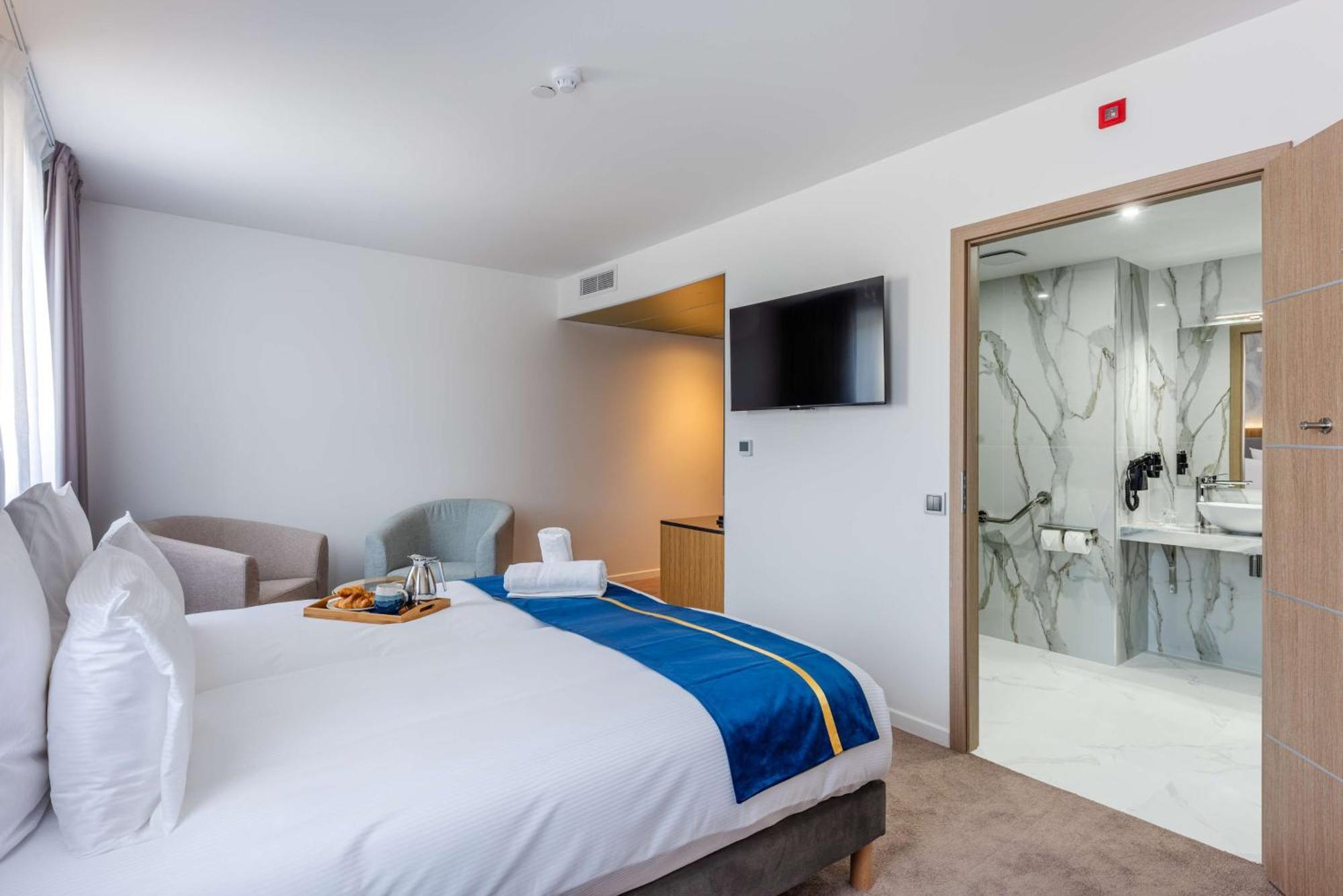 Brit Hotel Privilege Paris โคนี-ซู-บัว ภายนอก รูปภาพ