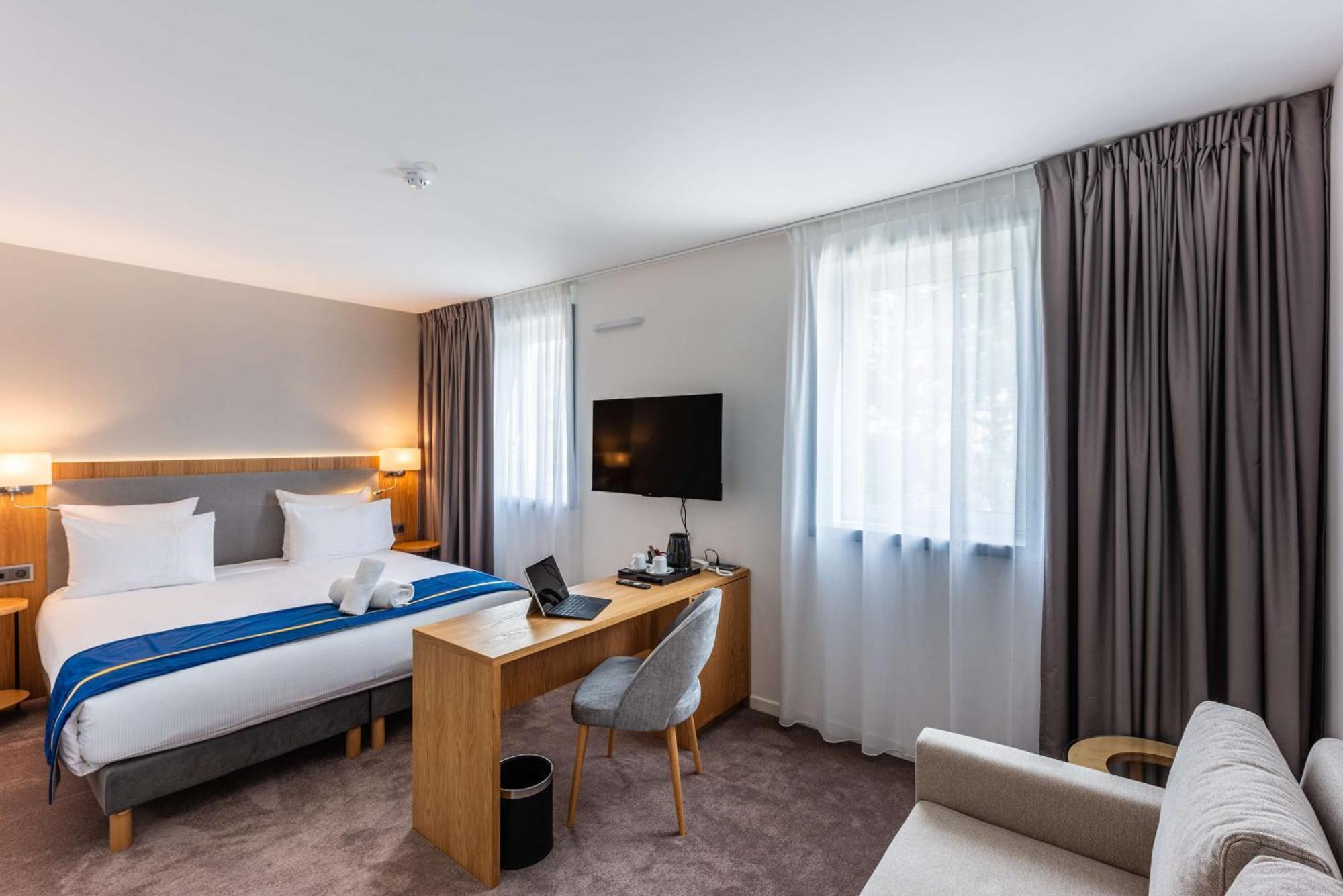 Brit Hotel Privilege Paris โคนี-ซู-บัว ภายนอก รูปภาพ