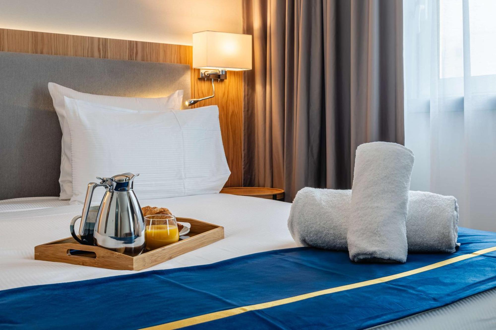 Brit Hotel Privilege Paris โคนี-ซู-บัว ภายนอก รูปภาพ
